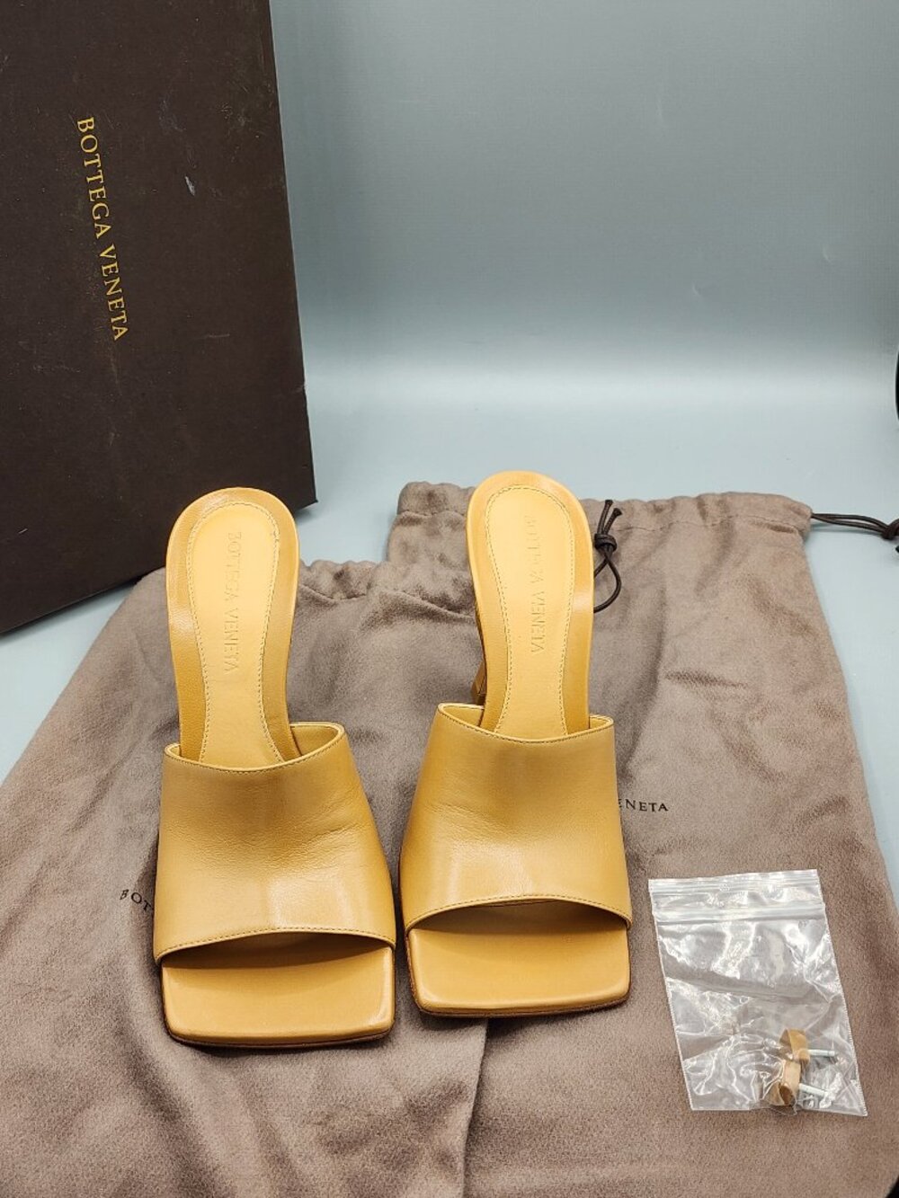 Bottega Veneta BV Lido Leather Square Toe Mules Beige Tan 34 US 4 Box Dust Bag